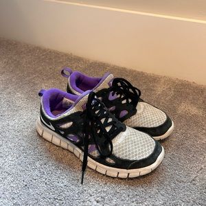 Nike Free Big Girl Size 6 Black and Purple